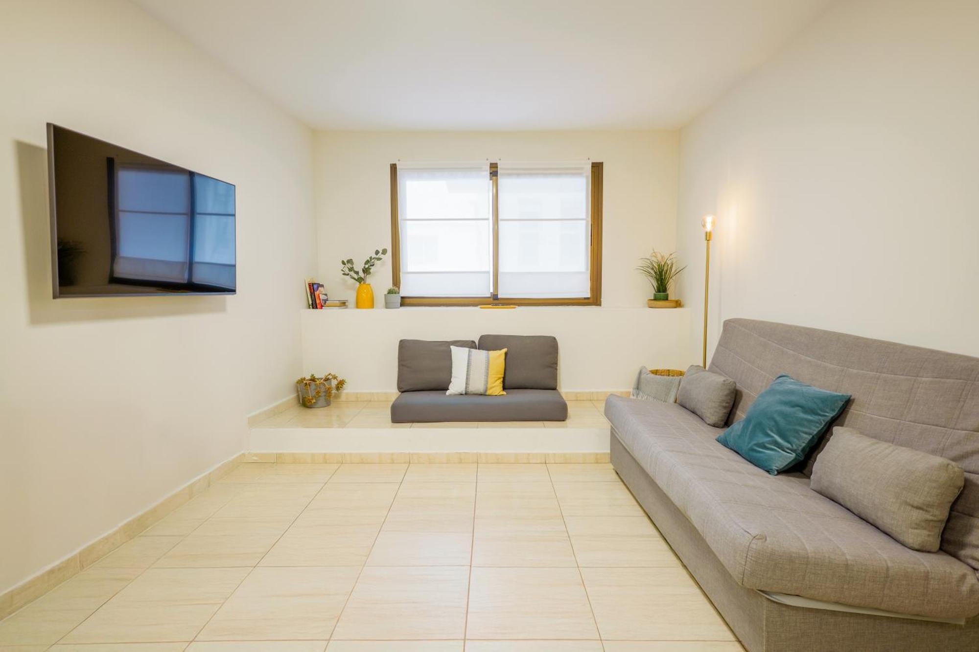 Cozzy Carolina Iii Apartment