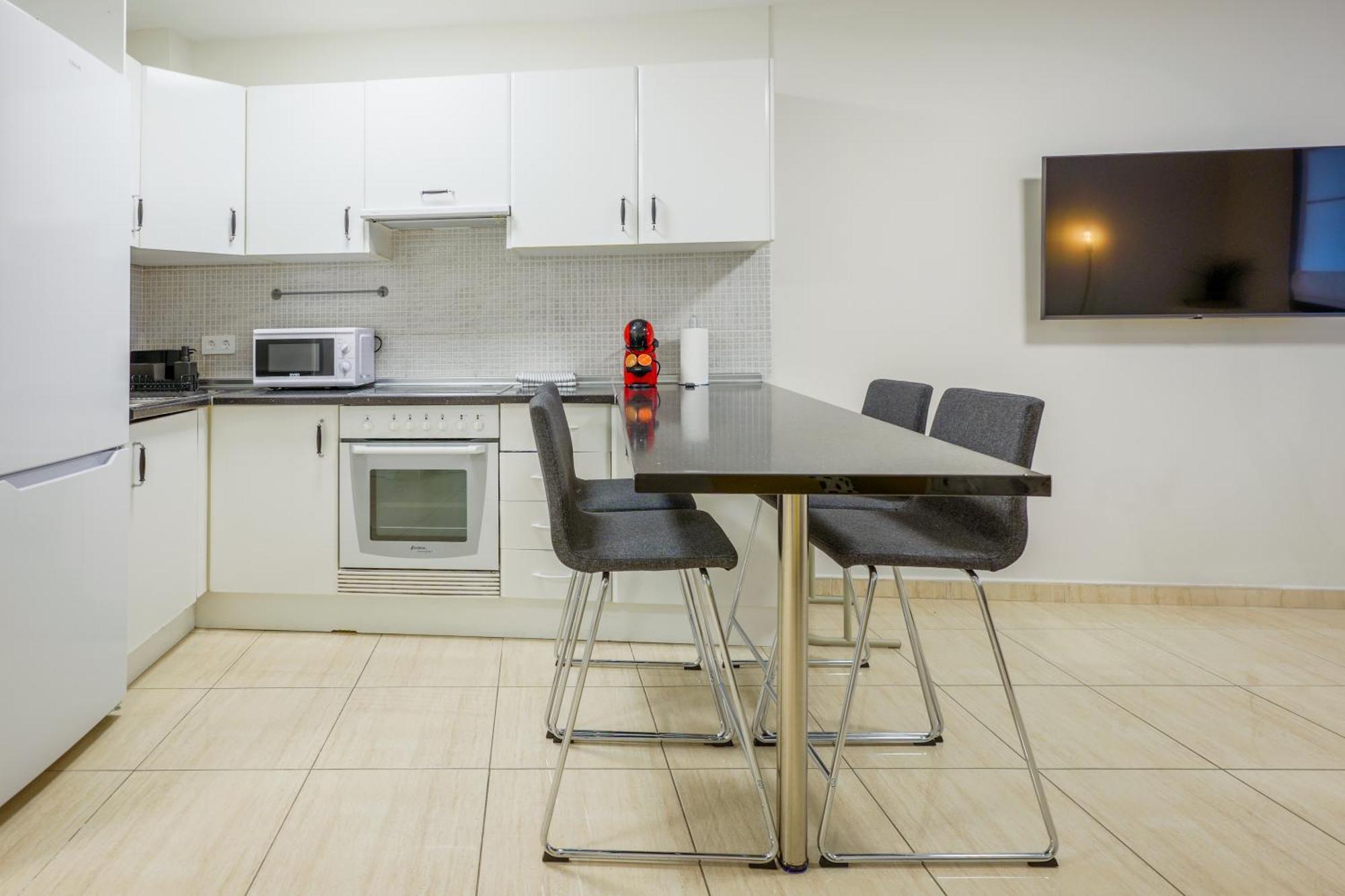 Cozzy Carolina Iii Apartment